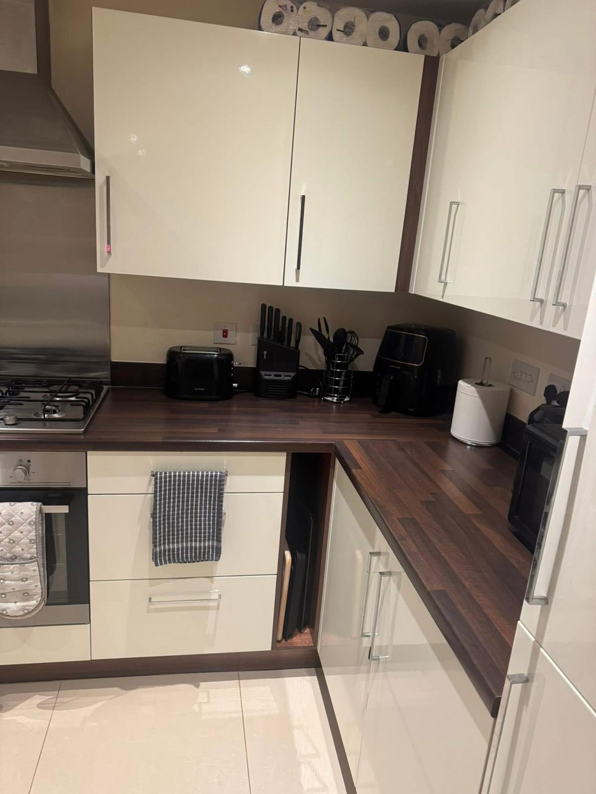 Kitchen deep clean after